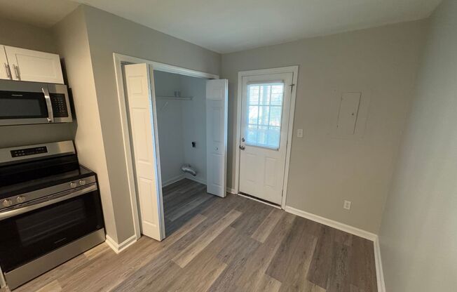 2 beds, 1 bath, 800 sqft, $1,299, Unit 320hami-Unit E