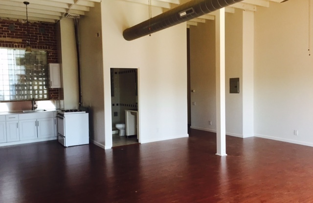 Studio, 1 bath, 700 sqft, $2,195