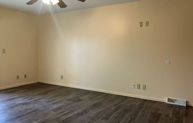 2 beds, 1 bath, $1,195