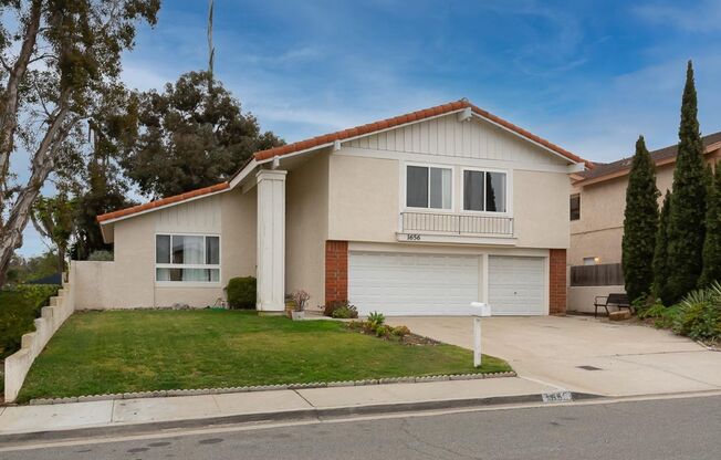 **$1,000 OFF FIRST MONTH RENT- A HIGHLY DESIRABLE 4BR, 2.5BA & 3CAR GARAGE HOME IN ENCINITAS!!!***