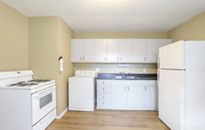 2 beds, 1 bath, $1,175, Unit 210