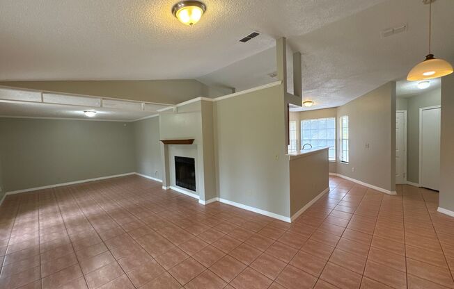 Spacious and beautiful 3 Bedroom Home!