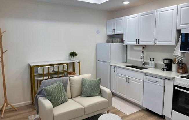 1 bed, 1 bath, $1,750