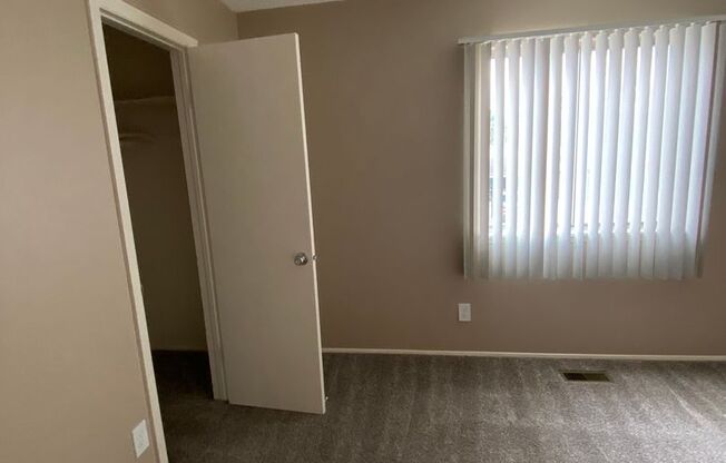 2 beds, 1 bath, 869 sqft, $1,139, Unit 2944B