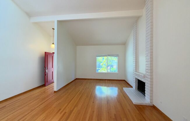 3 beds, 2.5 baths, $6,895