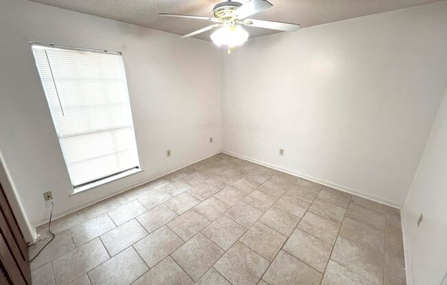 2 beds, 1 bath, $800