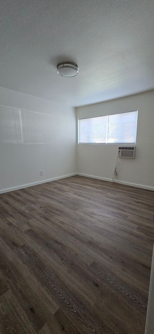 2 beds, 1 bath, $2,100, Unit Downstairs