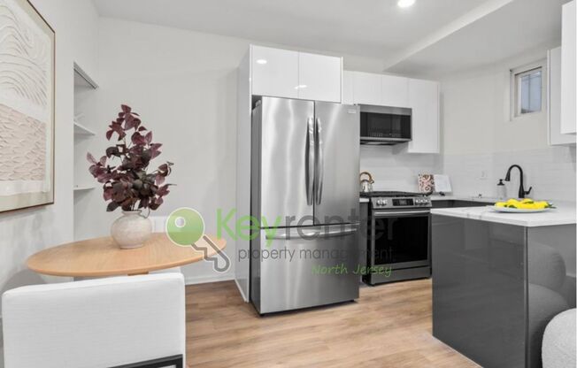 Renovated 3BR/2BA Weehawken Townhouse with Private Yard & NYC Views