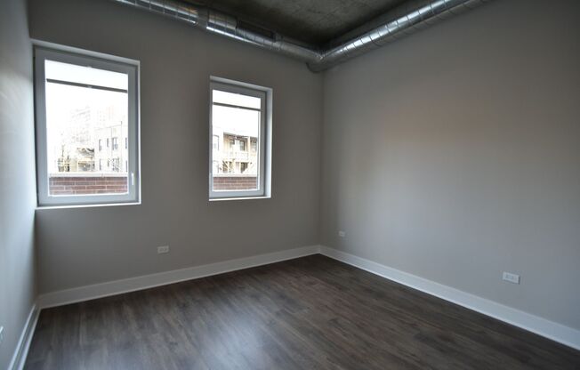 2 beds, 1 bath, 999 sqft, $4,000, Unit 3833-215