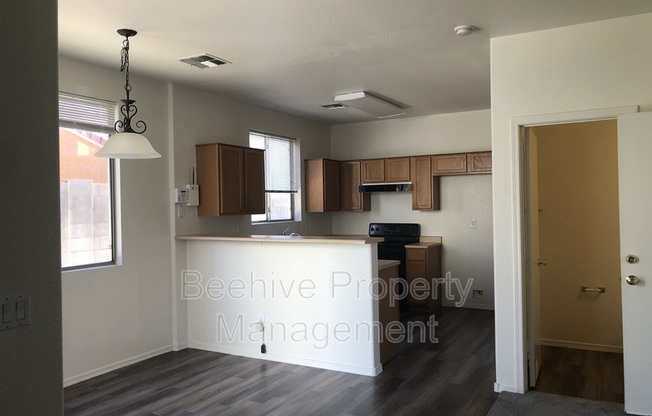 1325 S ROSEANN