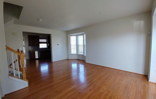 Amazing 3BR/2 Full & 2 Half BA End-of-Row Townhouse in Clinton! Close to Andrews AF Base!