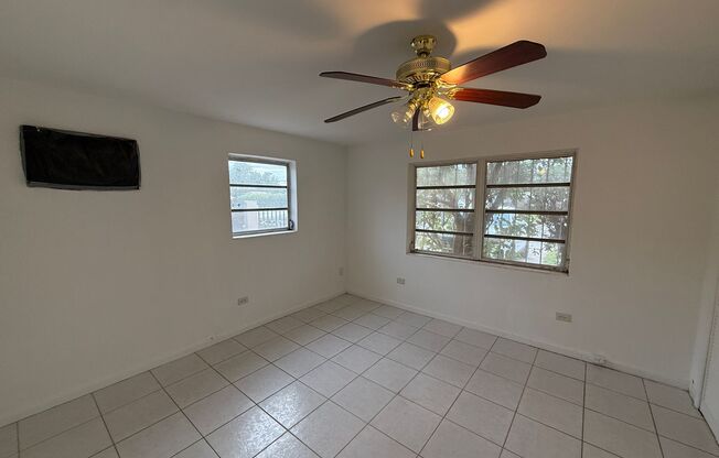 2 beds, 1 bath, $2,350