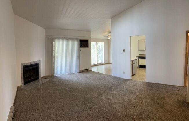 2 beds, 1.5 baths, 1,054 sqft, $1,295, Unit 8