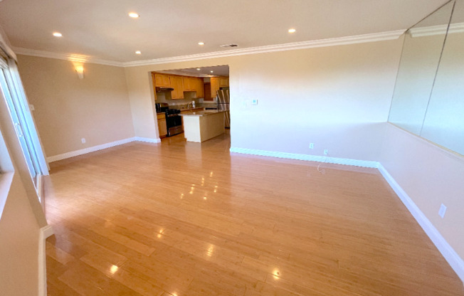 2 beds, 1.5 baths, 950 sqft, $4,195