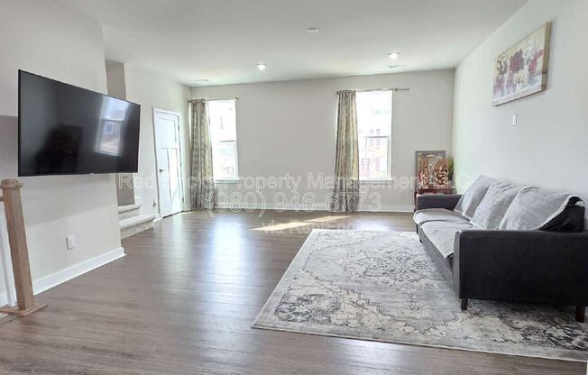 9902 OAKLAWN BLVD NW