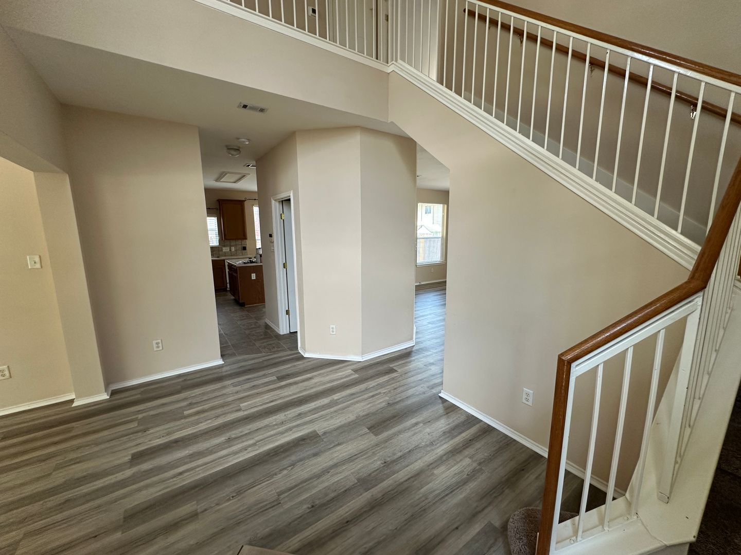 Large single family home - Available now!