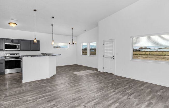 Beautiful Brand-New 3 Bedroom Home Near the Colorado River & Trail System