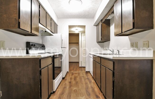 2 beds, 1 bath, 925 sqft, $935, Unit 822/208