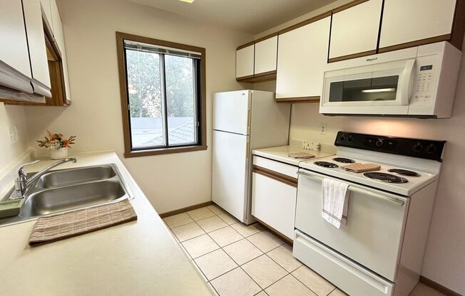 2 beds, 1 bath, 820 sqft, $875, Unit 1710-309