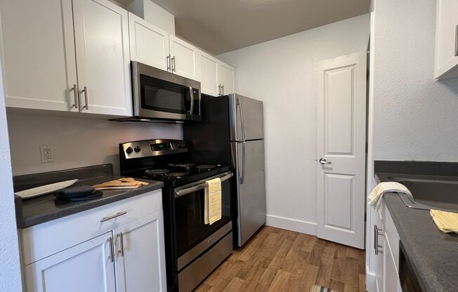 2 beds, 1 bath, 758 sqft, $1,495, Unit 29