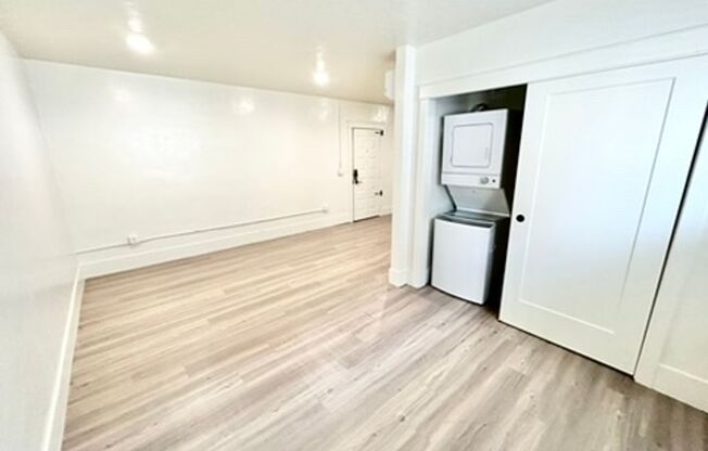 Studio, 1 bath, 425 sqft, $1,149, Unit 04