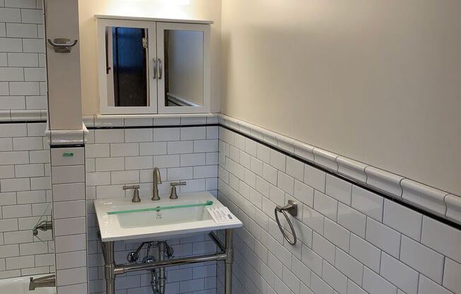 Studio, 1 bath, $959, Unit B-2