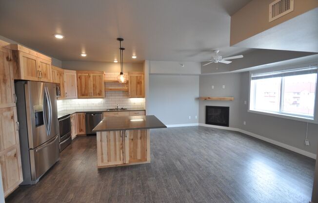 2 beds, 2.5 baths, $2,195, Unit 315