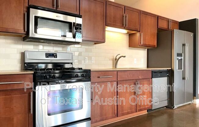 1601 E CESAR CHAVEZ ST