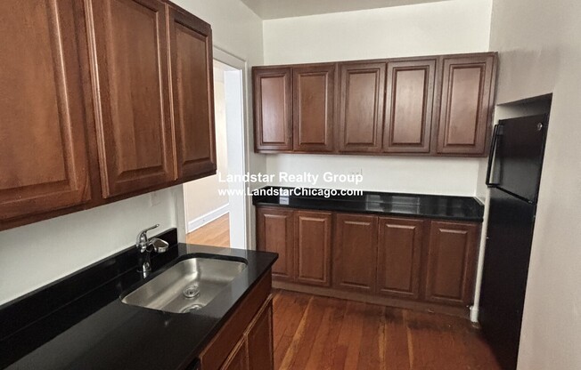 1924 W Morse Ave