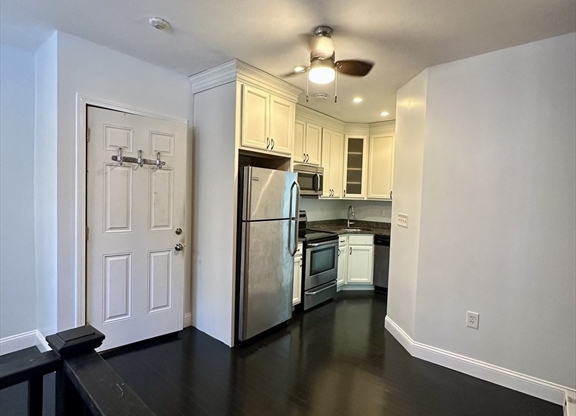 1 bed, 1 bath, 560 sqft, $2,250, Unit 1