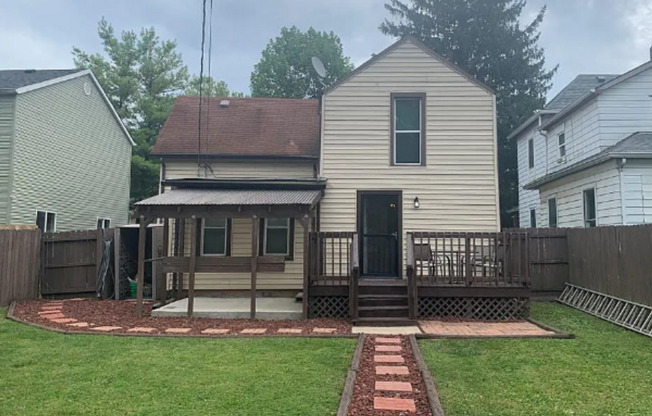 Eastside Spacious Two Bedroom Duplex Near Emerson Ave and Washington St