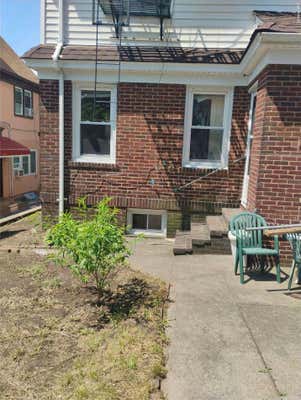 2 beds, 1 bath, $2,400