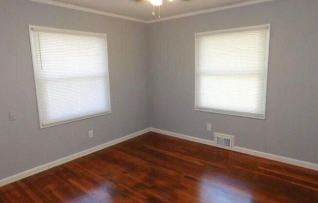 2521 N BRYAN CIR