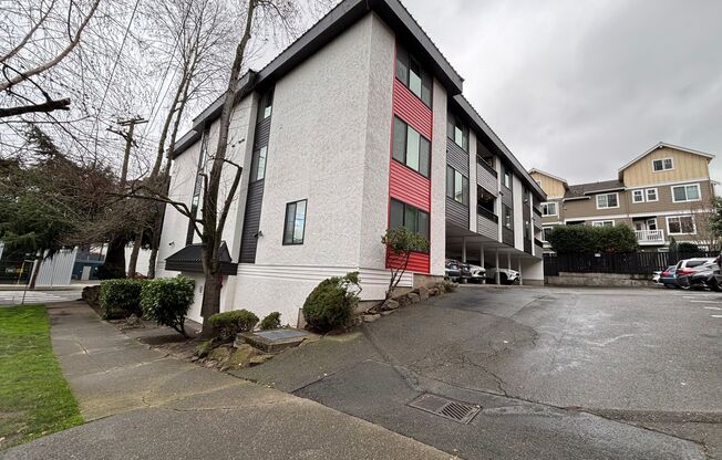 2 BLOCKS TO GREEN LAKE PARK!