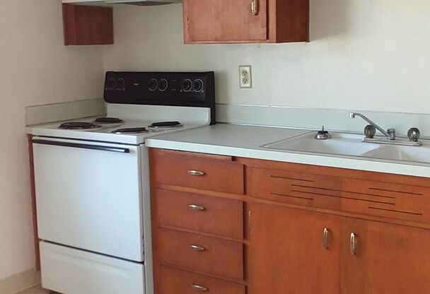 1 bed, 1 bath, $995, Unit 16