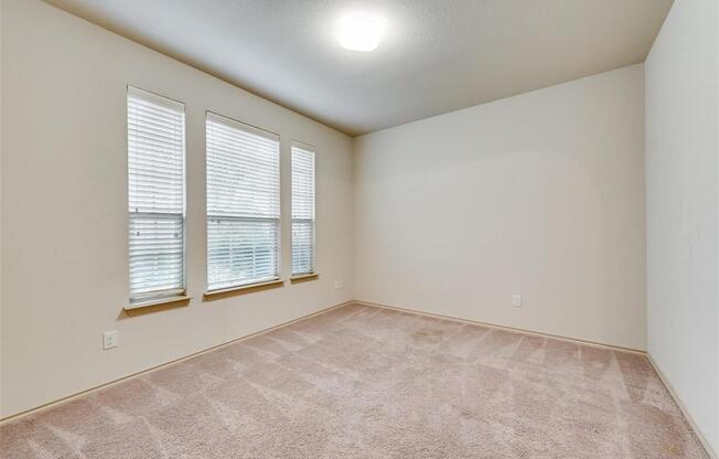 15825 CARLTON OAKS DR