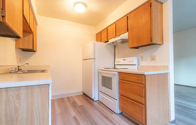 2232 SE Pine St - Units #3 & #6: Get 1 Month Free!