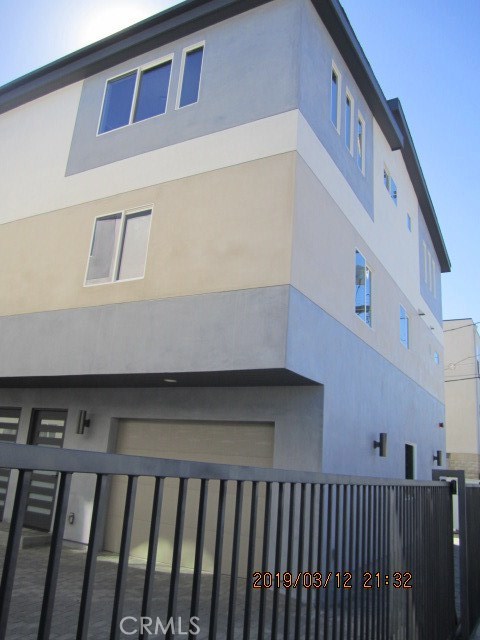 6220 TYRONE AVE