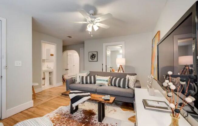 1501 W Myrtle