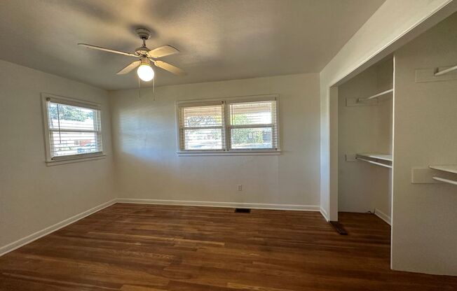 2 beds, 1 bath, $895