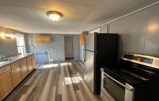 3 beds, 1 bath, $1,600, Unit Unit B