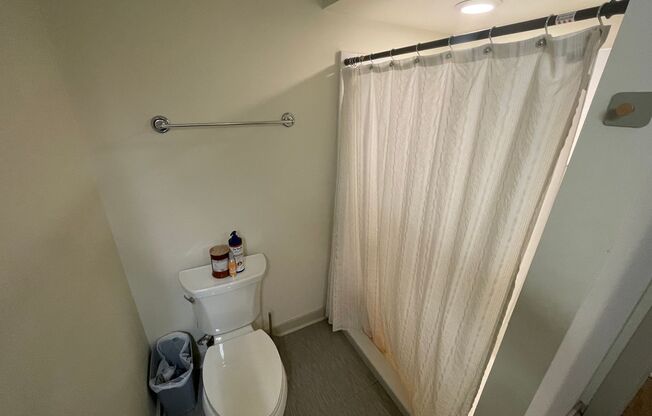 1 bed, 1 bath, $1,375, Unit Unit 202