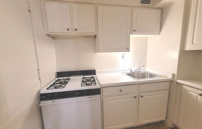 1 bed, 1 bath, $1,045, Unit 205