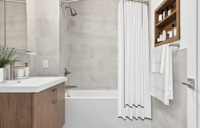 1 bed, 1 bath, $3,200, Unit 508