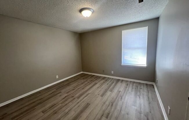 2 Bedroom Duplex on Corner Lot! SPECIAL: HALF OFF FIRST FULL MONTH'S RENT!