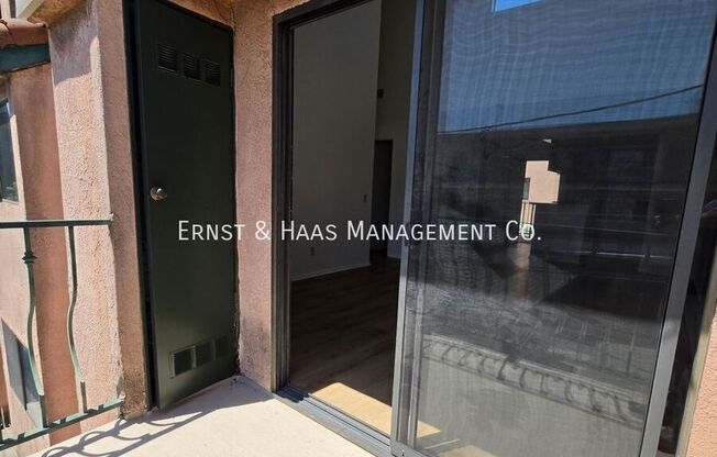 28 CERRITOS AVE