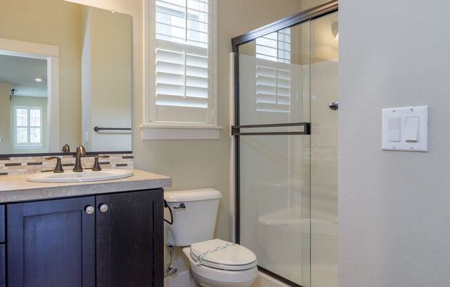 Stunning 5BD Home in Desirable Camas Community!  3400+ Sq Ft And a Fenced Backyard!