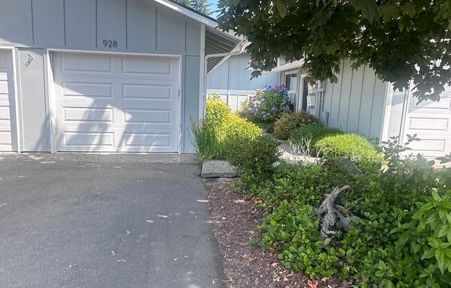 Blue Heron Townhome - Split Level 2 Bedroom located near Winslow