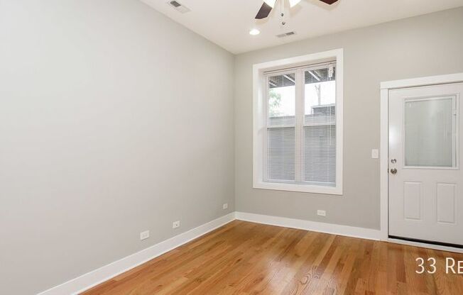 2125 W CHICAGO AVE