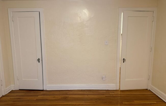 Studio, 1 bath, 294 sqft, $1,225, Unit New King Edward 210